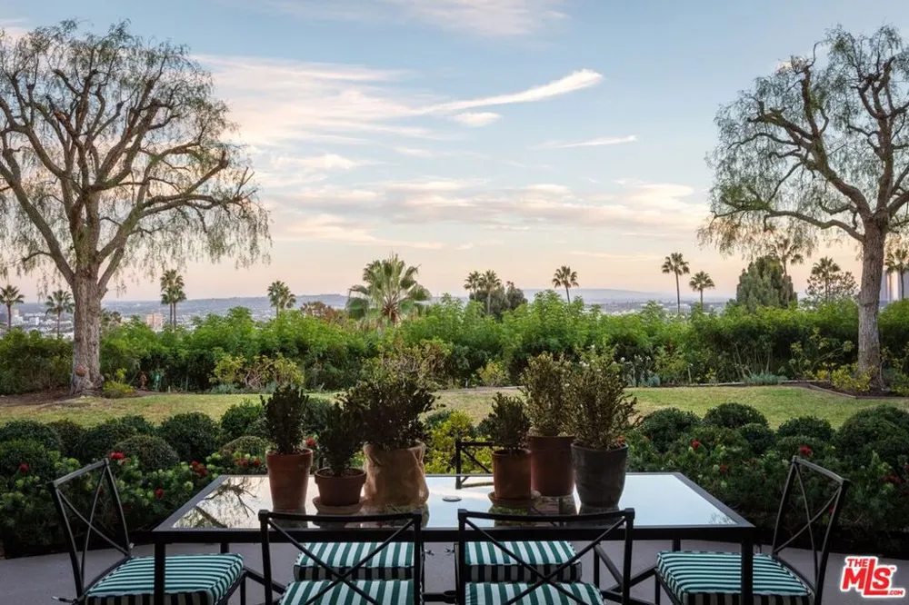 510 Stonewood Drive Beverly Hills, CA 90210