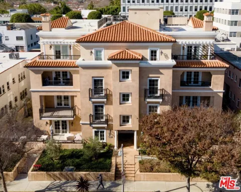 313 S Reeves Drive #203