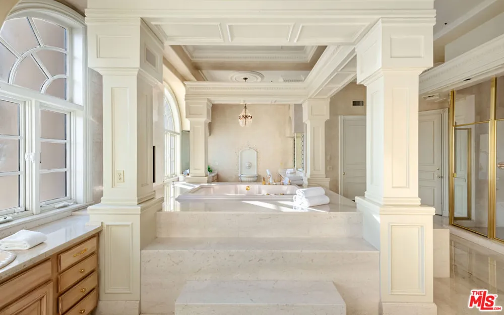 28824 Cliffside Drive Malibu, CA 90265
