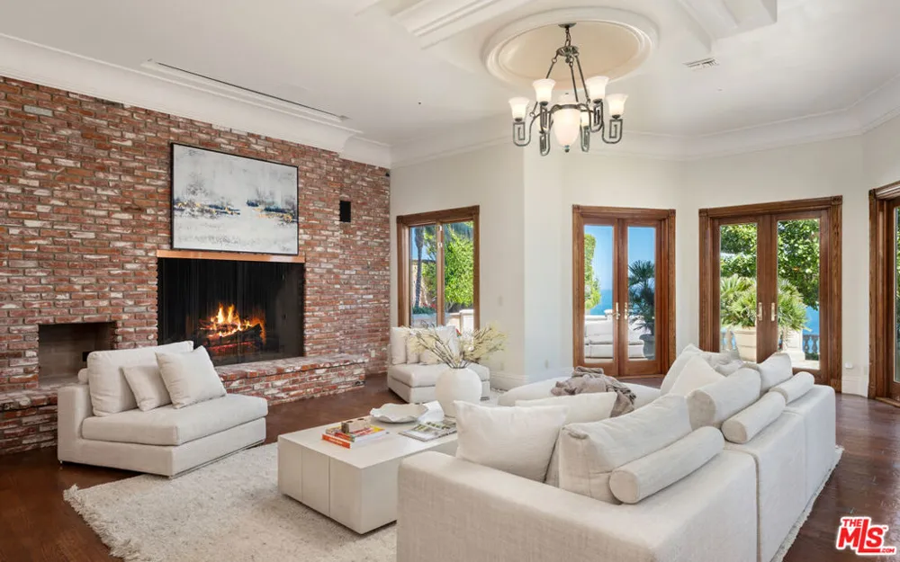 28824 Cliffside Drive Malibu, CA 90265