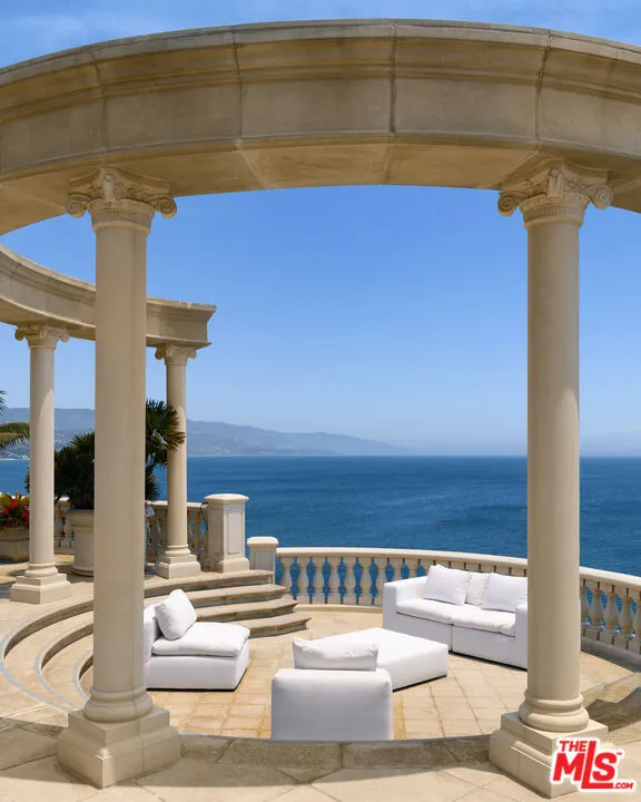 28824 Cliffside Drive Malibu, CA 90265