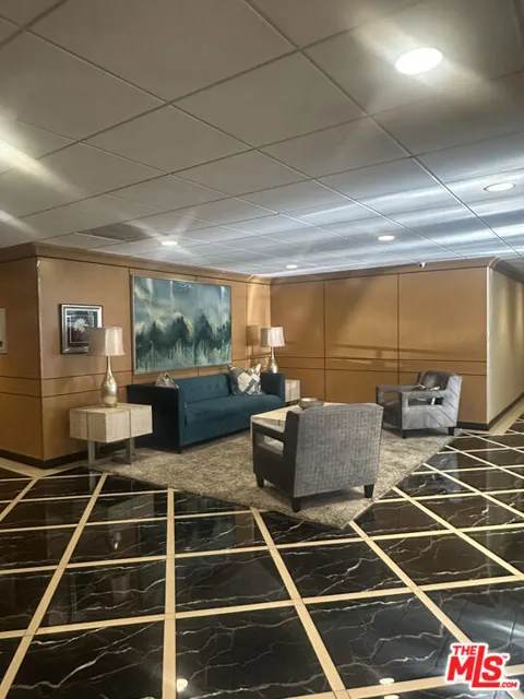 100 S Doheny Drive #213
