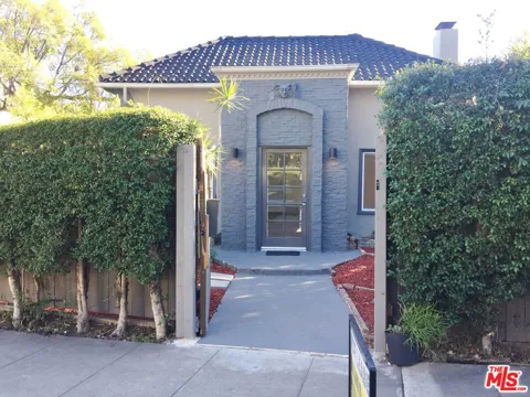 8538 W West Knoll Drive