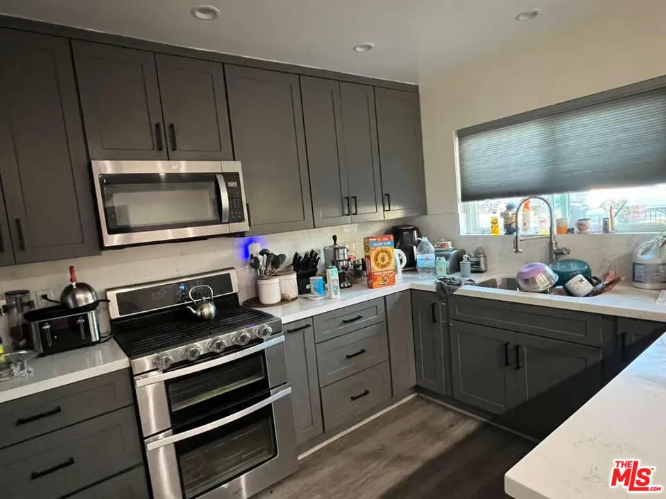 17014 Rinaldi Street Granada Hills, CA 91344