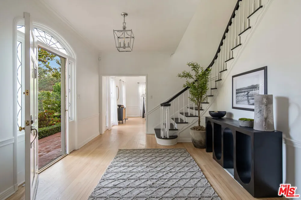 625 Sierra Drive Beverly Hills, CA 90210