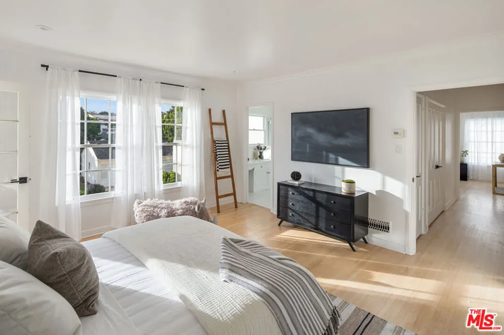 625 Sierra Drive Beverly Hills, CA 90210