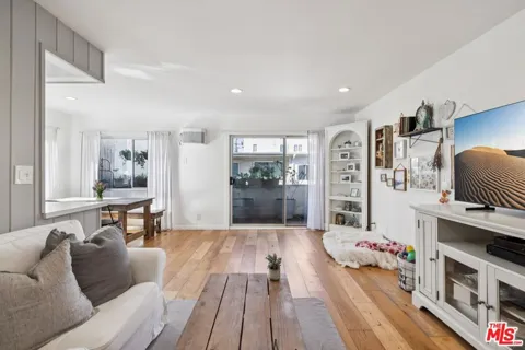 1831 Prosser Avenue #304