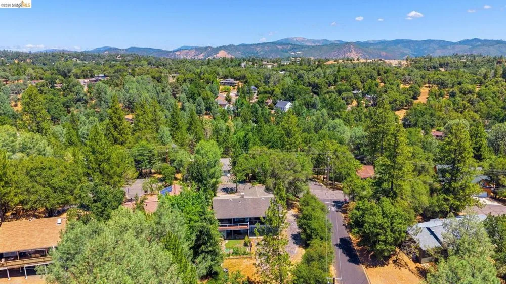 12701 Cresthaven Dr Groveland, CA 95321