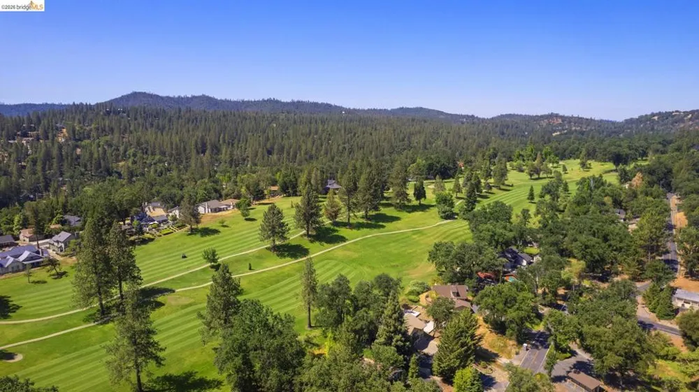 12701 Cresthaven Dr Groveland, CA 95321