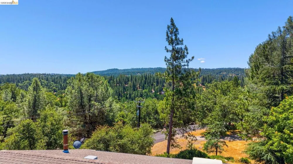 12701 Cresthaven Dr Groveland, CA 95321