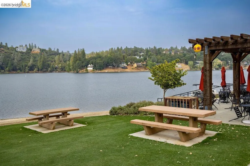 12701 Cresthaven Dr Groveland, CA 95321
