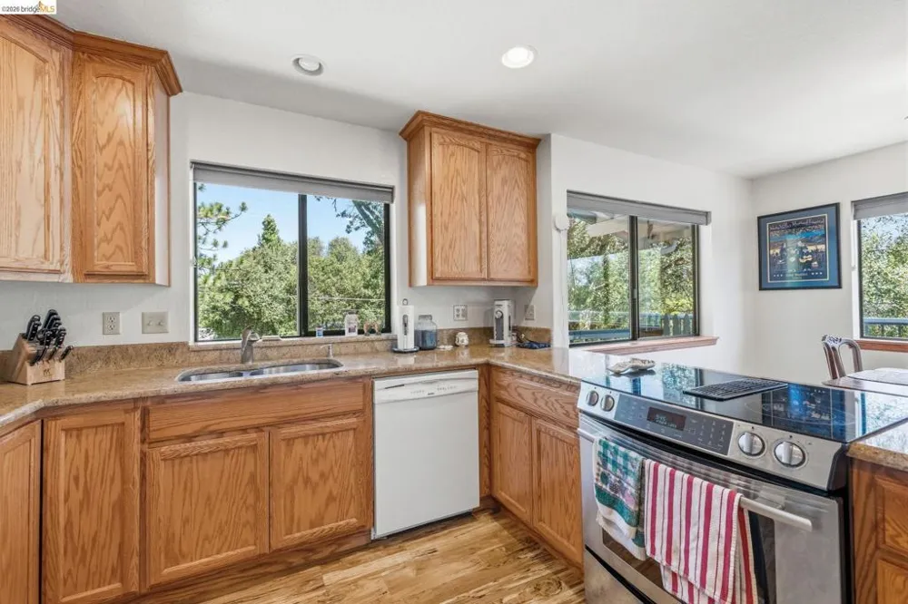 12701 Cresthaven Dr Groveland, CA 95321