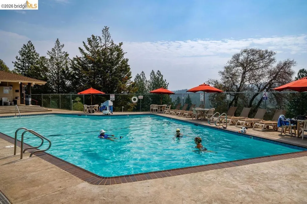 12701 Cresthaven Dr Groveland, CA 95321