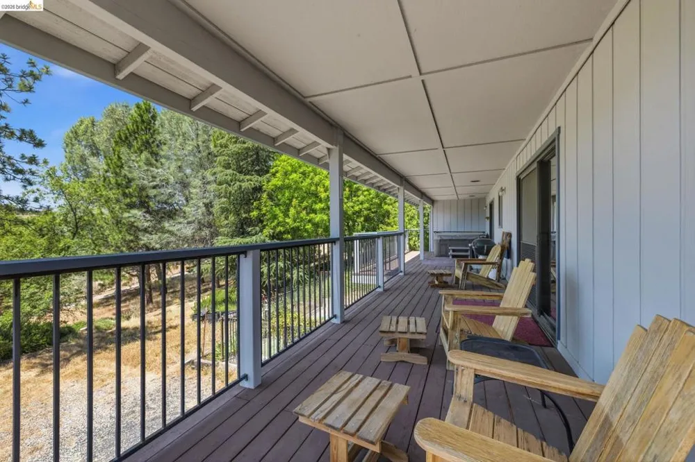 12701 Cresthaven Dr Groveland, CA 95321