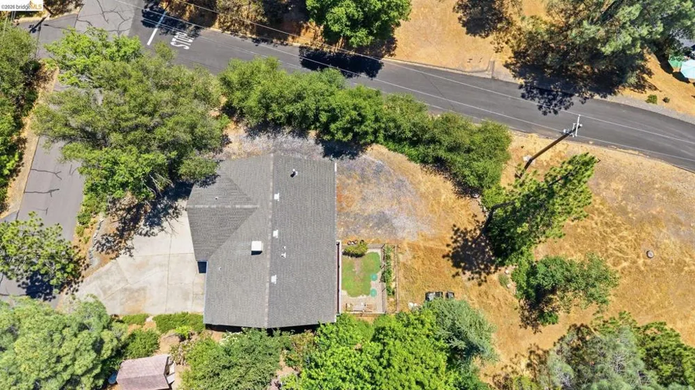 12701 Cresthaven Dr Groveland, CA 95321
