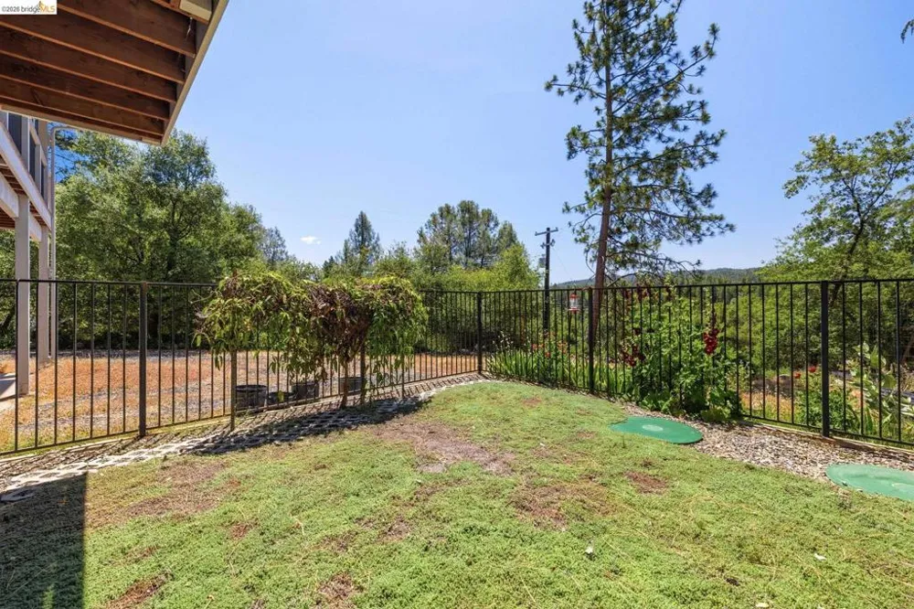 12701 Cresthaven Dr Groveland, CA 95321