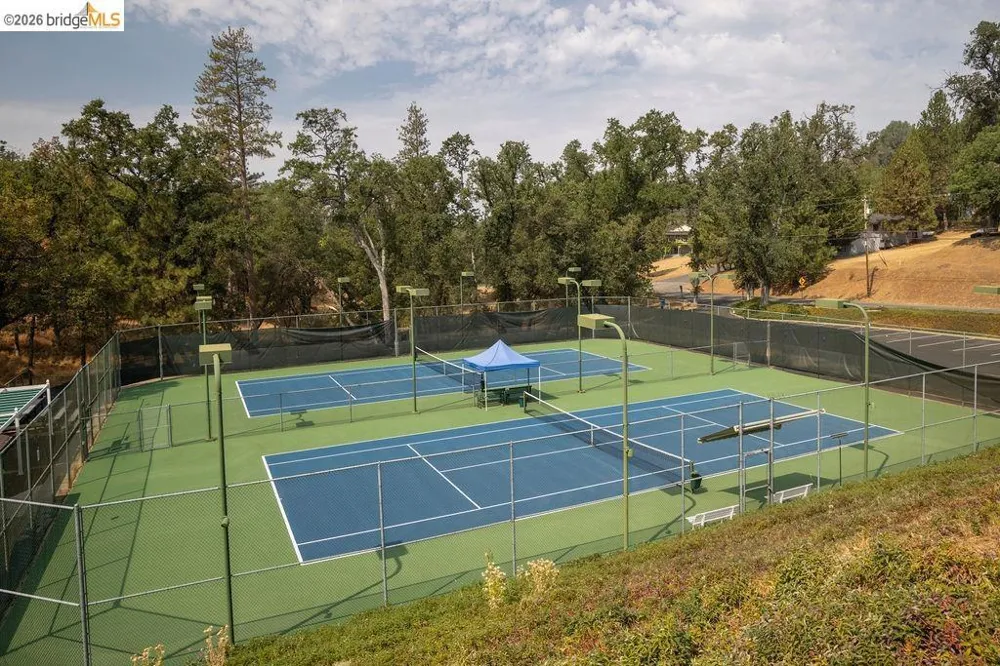 12701 Cresthaven Dr Groveland, CA 95321