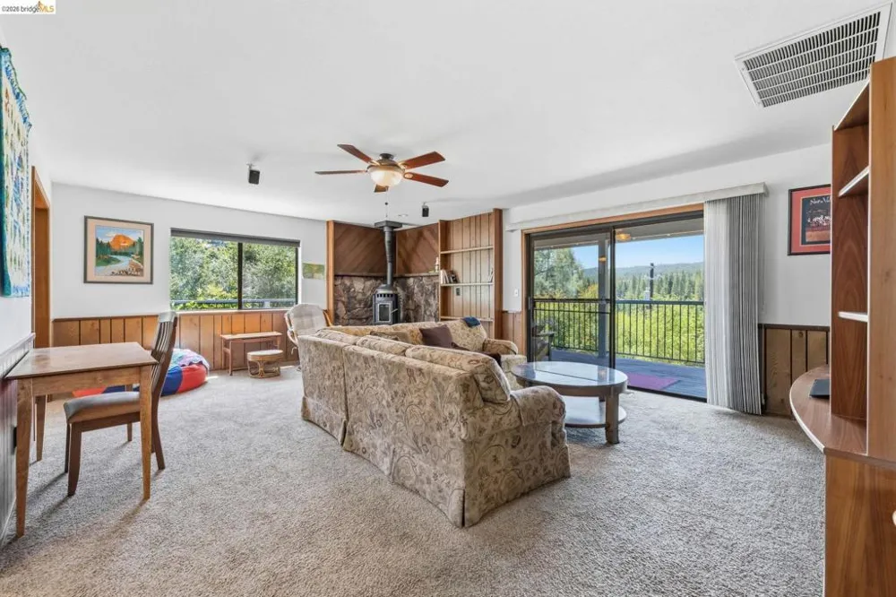 12701 Cresthaven Dr Groveland, CA 95321