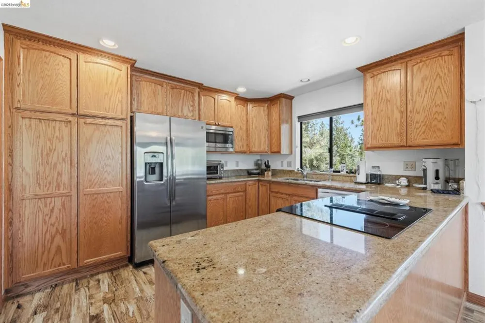 12701 Cresthaven Dr Groveland, CA 95321