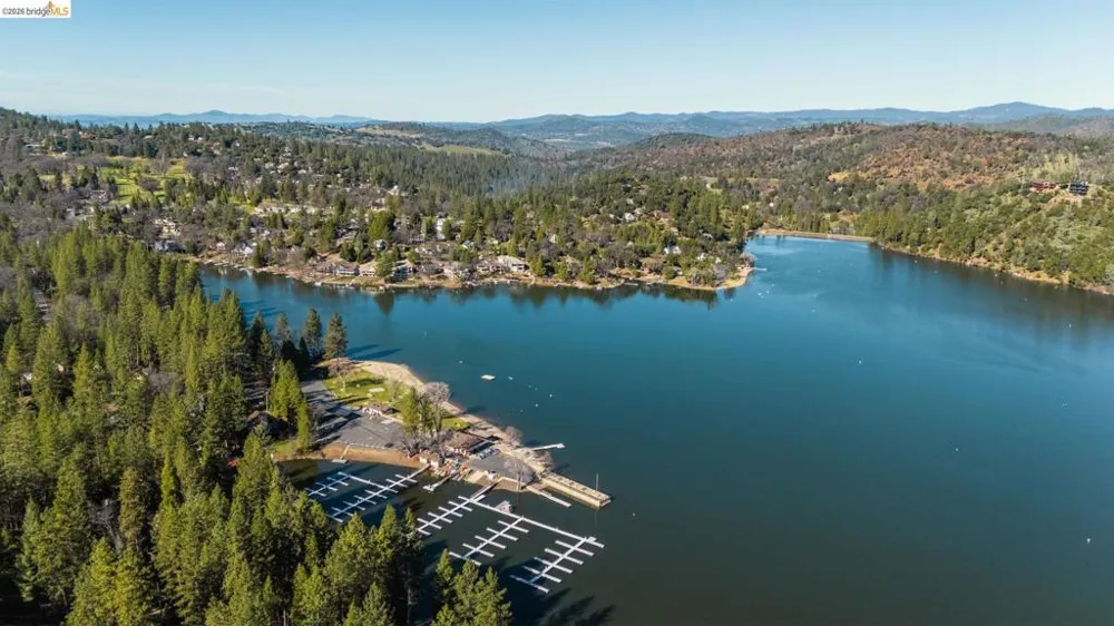12701 Cresthaven Dr Groveland, CA 95321