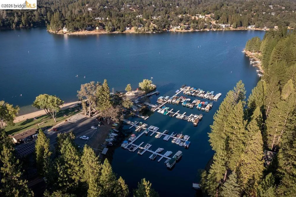 12701 Cresthaven Dr Groveland, CA 95321