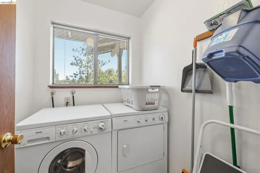 12701 Cresthaven Dr Groveland, CA 95321