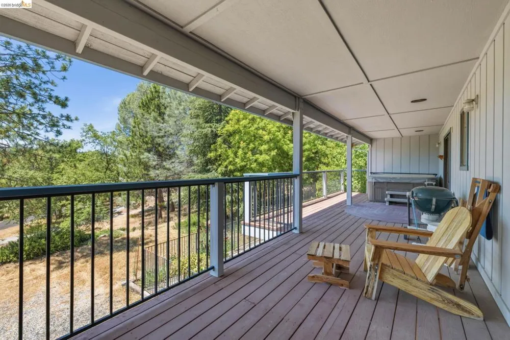 12701 Cresthaven Dr Groveland, CA 95321