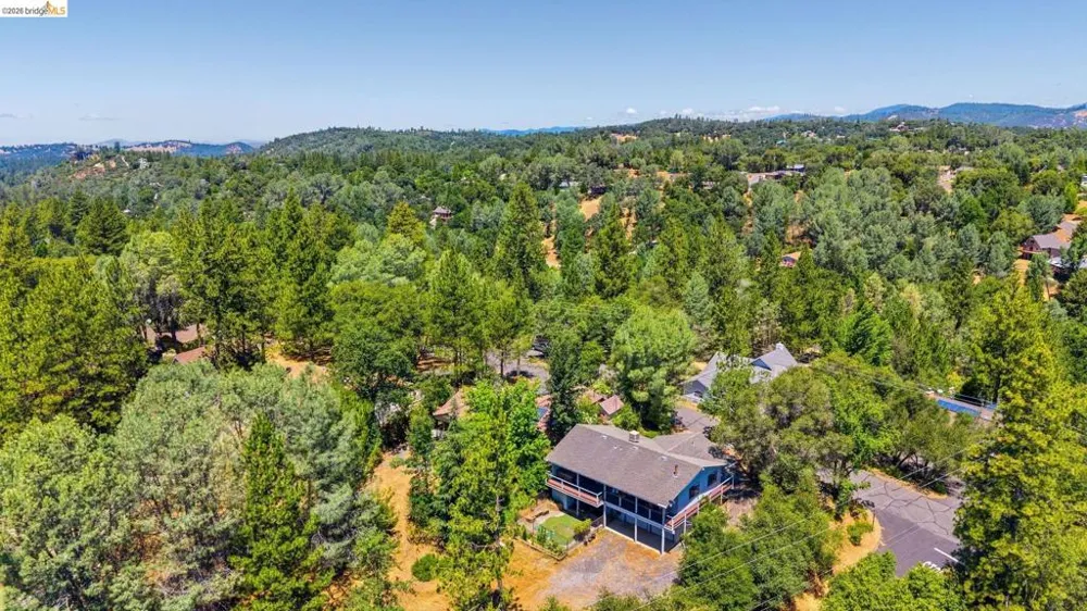 12701 Cresthaven Dr Groveland, CA 95321