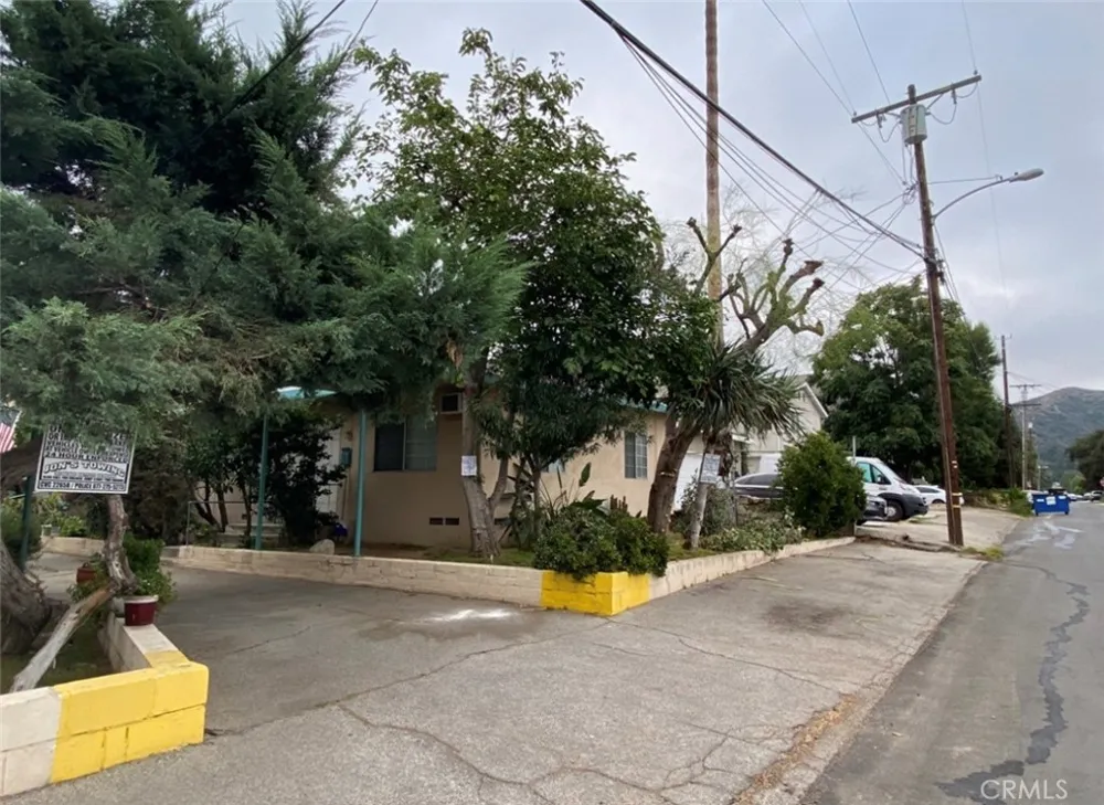 10438 Scoville Avenue Sunland, CA 91040