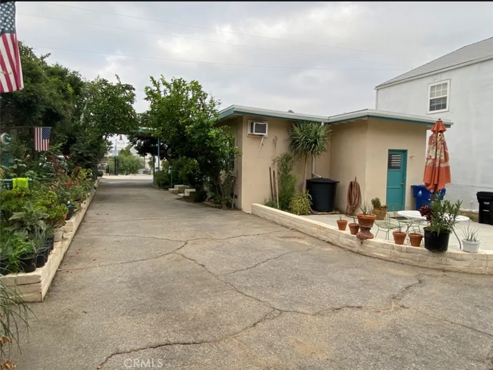 10438 Scoville Avenue Sunland, CA 91040