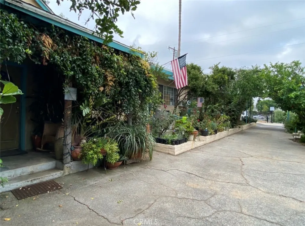 10438 Scoville Avenue Sunland, CA 91040