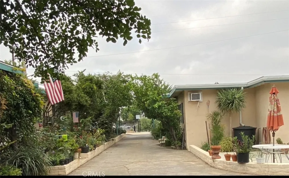 10438 Scoville Avenue Sunland, CA 91040
