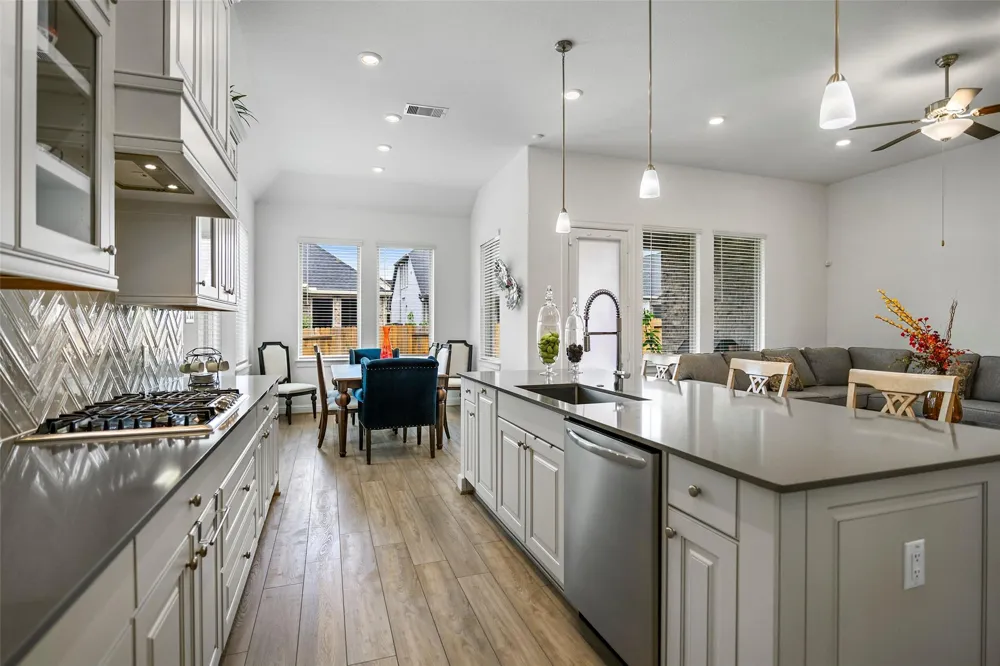 1112 Sienna Forest Lane Pinehurst, TX 77362