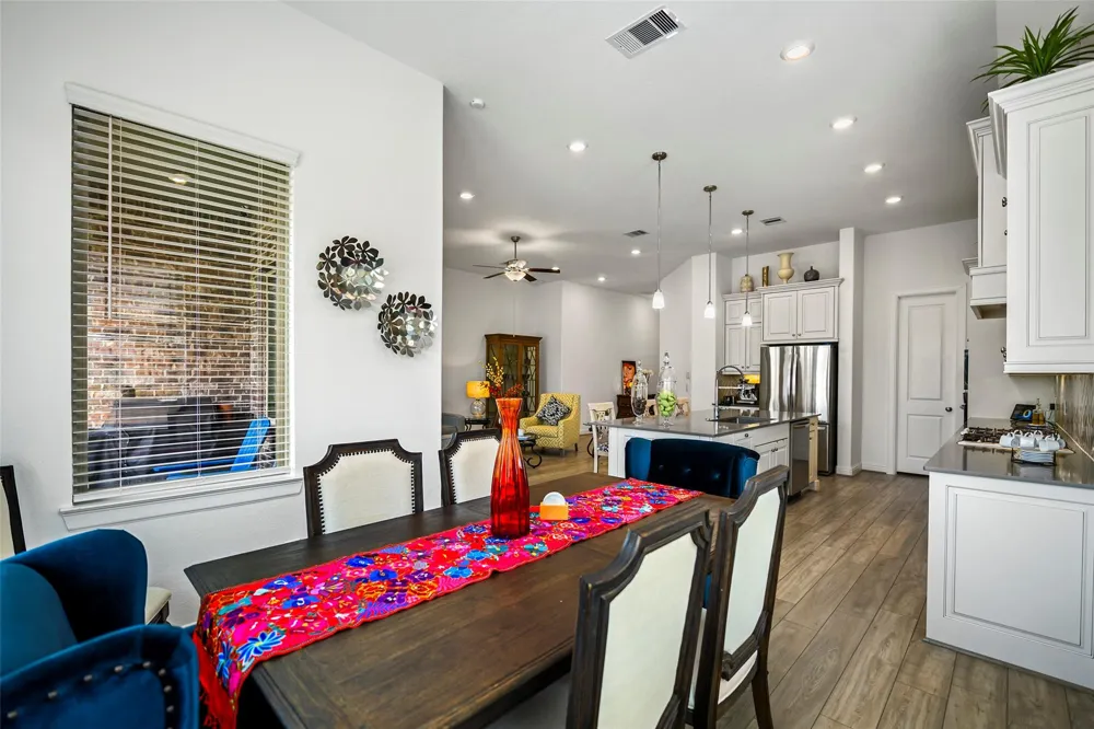 1112 Sienna Forest Lane Pinehurst, TX 77362