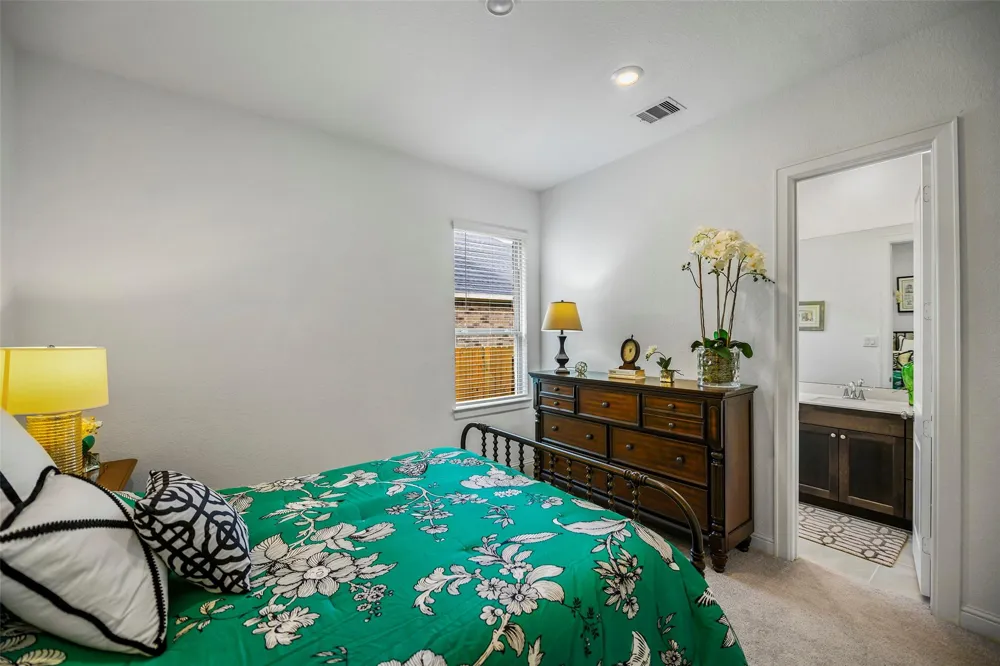 1112 Sienna Forest Lane Pinehurst, TX 77362