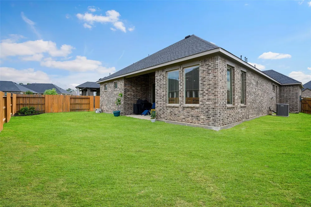 1112 Sienna Forest Lane Pinehurst, TX 77362
