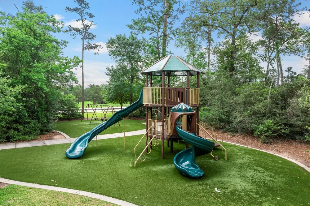 1112 Sienna Forest Lane Pinehurst, TX 77362