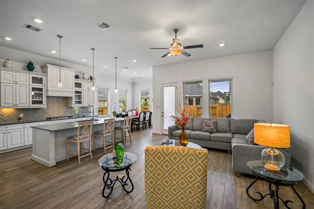 1112 Sienna Forest Lane Pinehurst, TX 77362