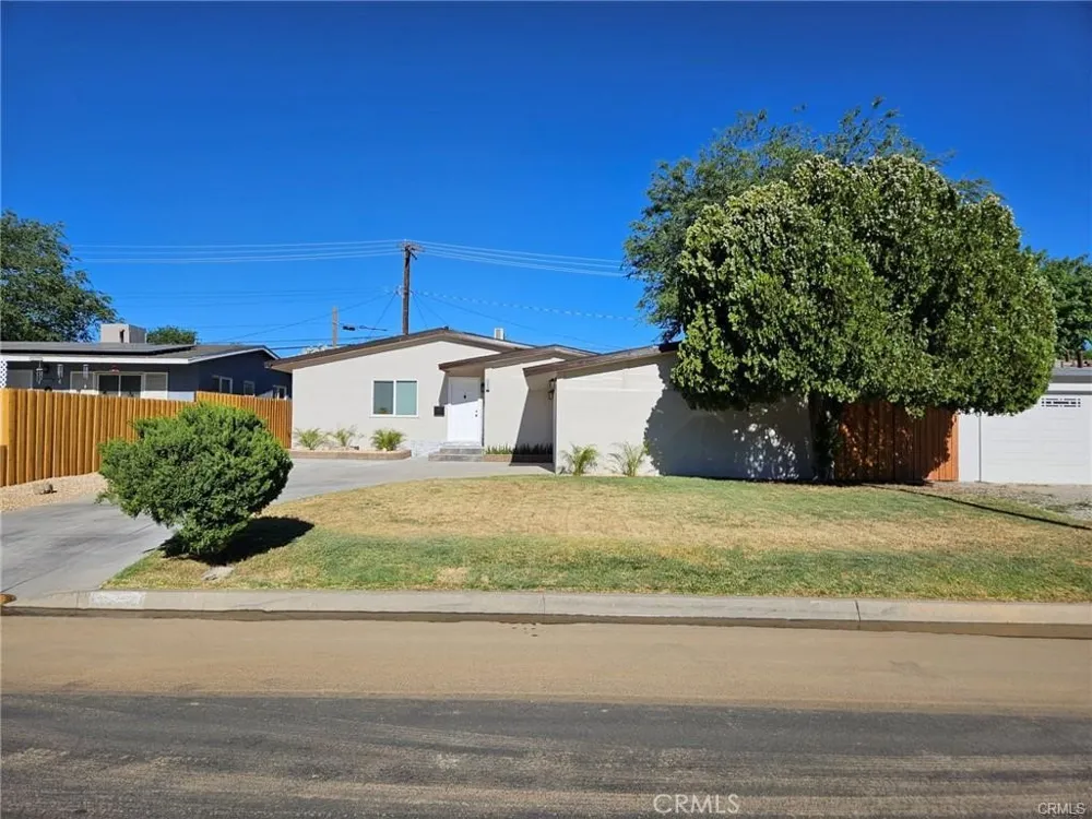 44027 Heaton Avenue Lancaster, CA 93534