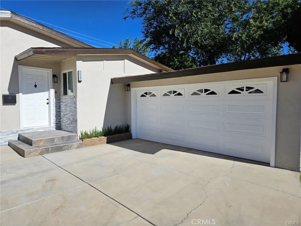 44027 Heaton Avenue Lancaster, CA 93534