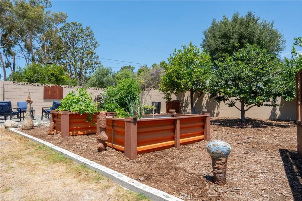 895 W 23rd Upland, CA 91784