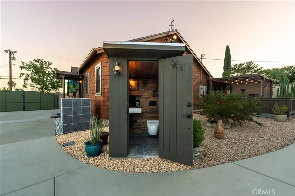 895 W 23rd Upland, CA 91784