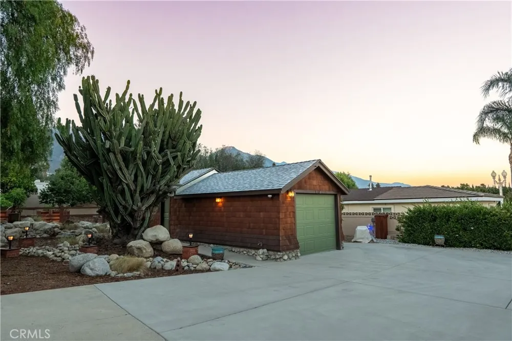 895 W 23rd Upland, CA 91784