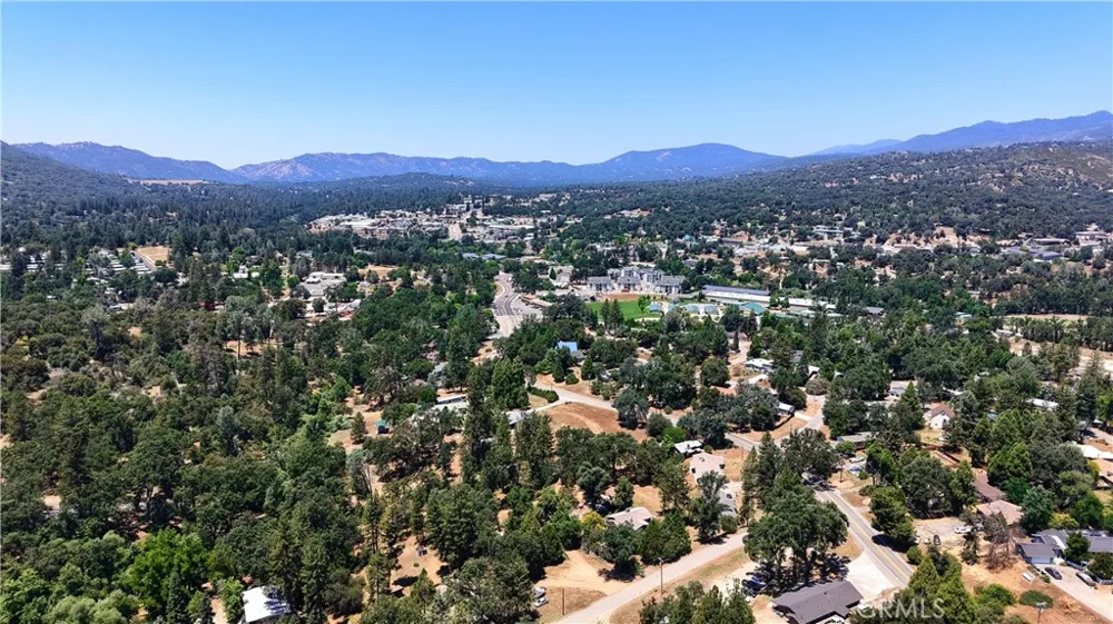 39670 Highview Oakhurst, CA 93644
