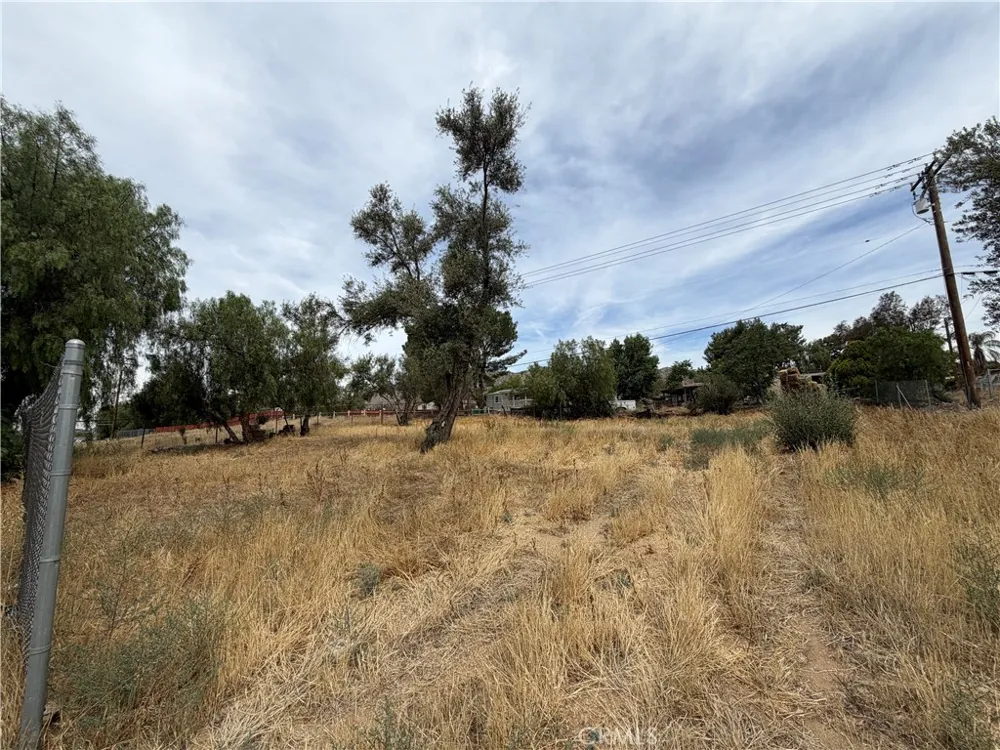 33646 Old State HWY Hemet, CA 92545