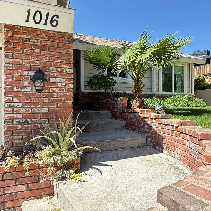 1016 La Feliz Redlands, CA 92373