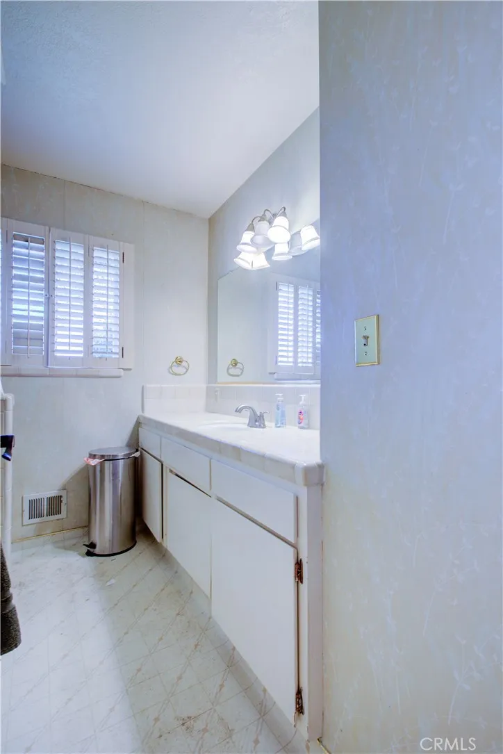 2212 Mauna Loa Ceres, CA 95307