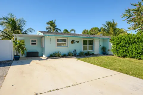 110 SW Hideaway Place