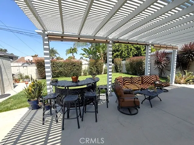 8433 California Whittier, CA 90605