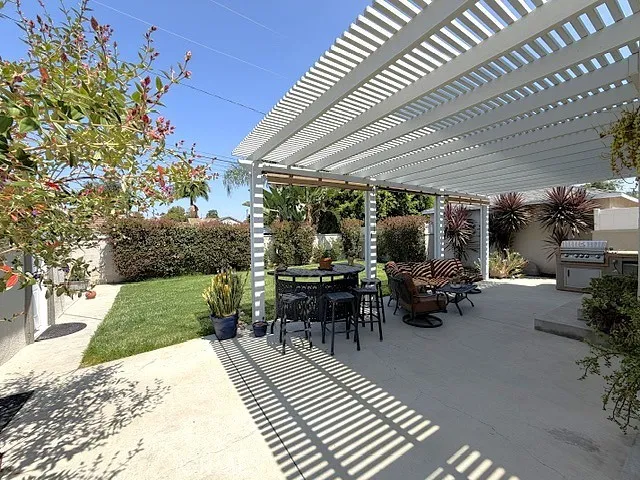 8433 California Whittier, CA 90605
